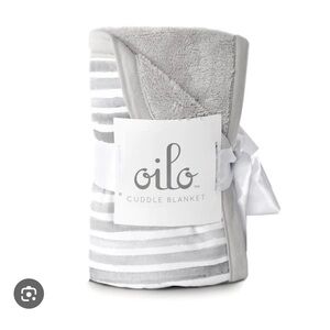 Pottery Barn Kids Gray and White Cuddle Blanket